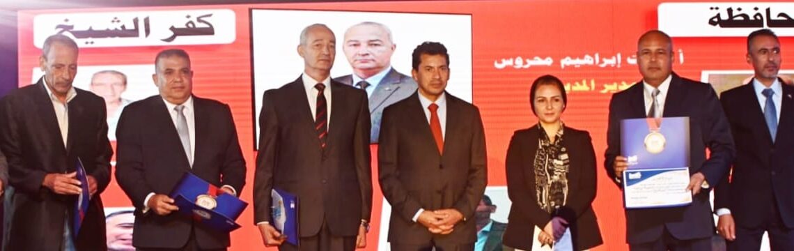 أشرف صبحى يكرم وكيل وزارة الشباب والرياضة بكفر الشيخ   17 - جريدة المساء