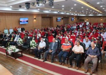 محافظ بورسعيد يكرم أوائل الدبلومات الفنية  31 - جريدة المساء