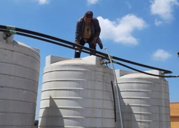 حملة لتطهير وتعقيم خزانات المياه في مدارس بيلا 25 - جريدة المساء