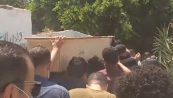 المئات يشيعون جثمان والدة النجم أحمد حسن في مغاغة 31 - جريدة المساء