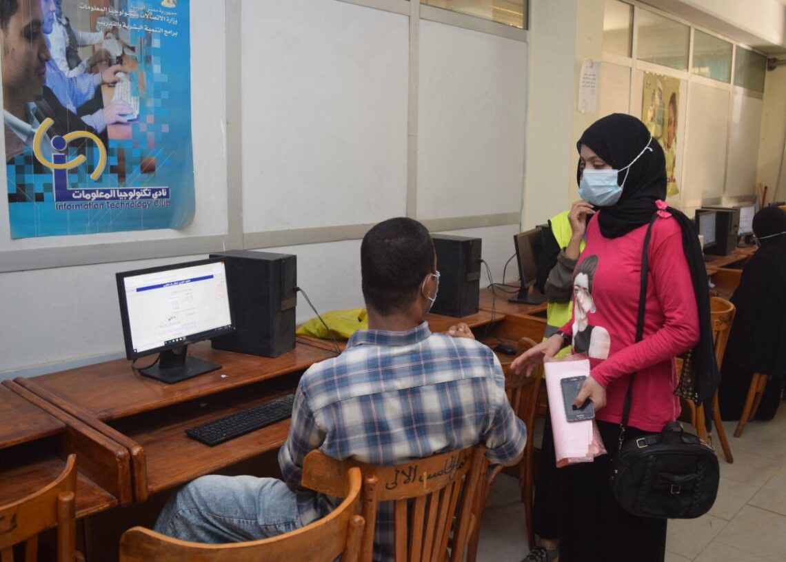 انطلاق المرحلة الأولى للتنسيق الإلكتروني لطلاب الثانوية العامة بجامعة سوهاج 18 - جريدة المساء انطلاق المرحلة الأولى للتنسيق الإلكتروني لطلاب الثانوية العامة بجامعة سوهاج 17 - جريدة المساء
