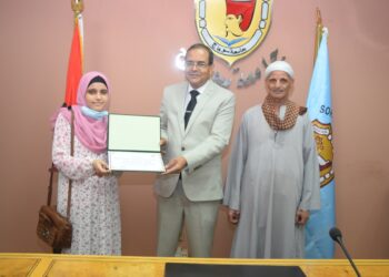 منحة دراسية ل "آية" من جامعة سوهاج.. لتفوقها بالثانوية العامة 29 - جريدة المساء