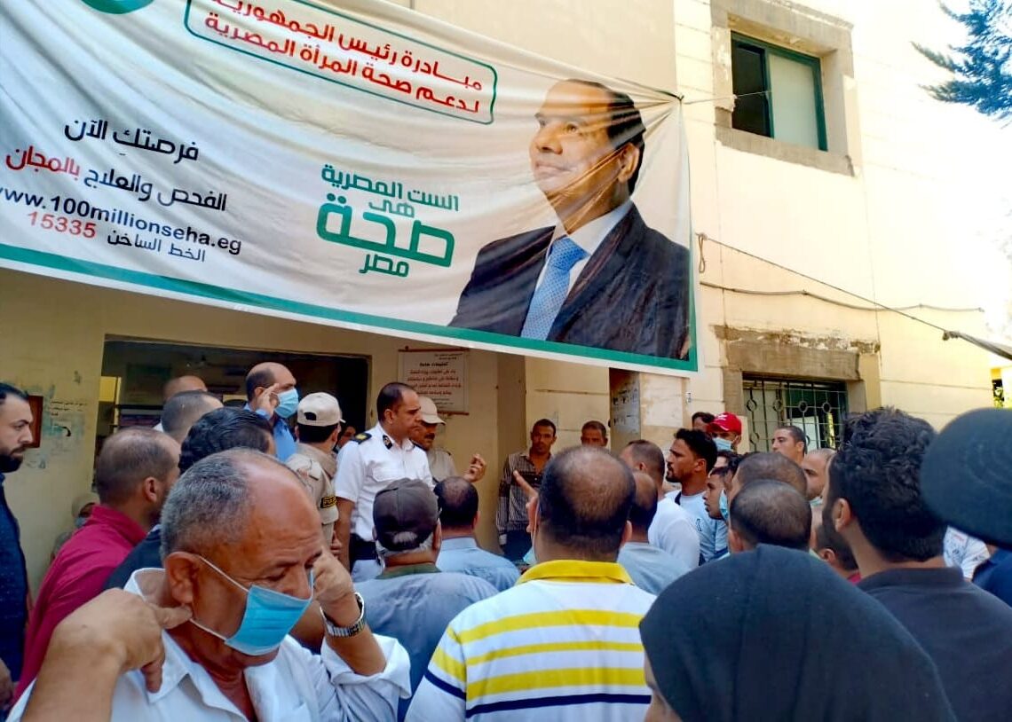 رئيس مدينة بيلا تفقد مركز تطعيم الراغبين في السفر للخارج 19 - جريدة المساء