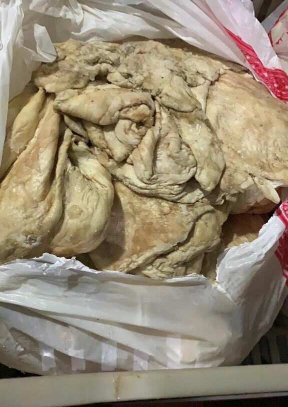 ضبط سجق ولحم متبل ودهون حيوانية فاسدة بالعبور 19 - جريدة المساء
