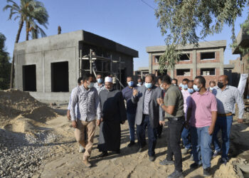 محافظ أسيوط يتفقد أعمال تنفيذ مشروع صرف  "المطيعة" 29 - جريدة المساء