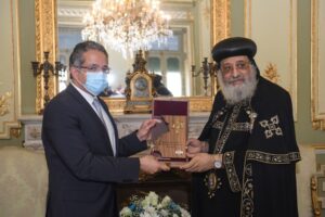 العنانى والبابا تواضروس مع شباب ملتقى لوجوس فى قصر عابدين 27 - جريدة المساء