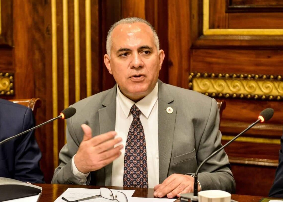 وزير الري يوجه بالإستمرار فى رفع حالة الاستنفار إستعداداً لموسم الأمطار والسيول 20 - جريدة المساء وزير الري يوجه بالإستمرار فى رفع حالة الاستنفار إستعداداً لموسم الأمطار والسيول 19 - جريدة المساء