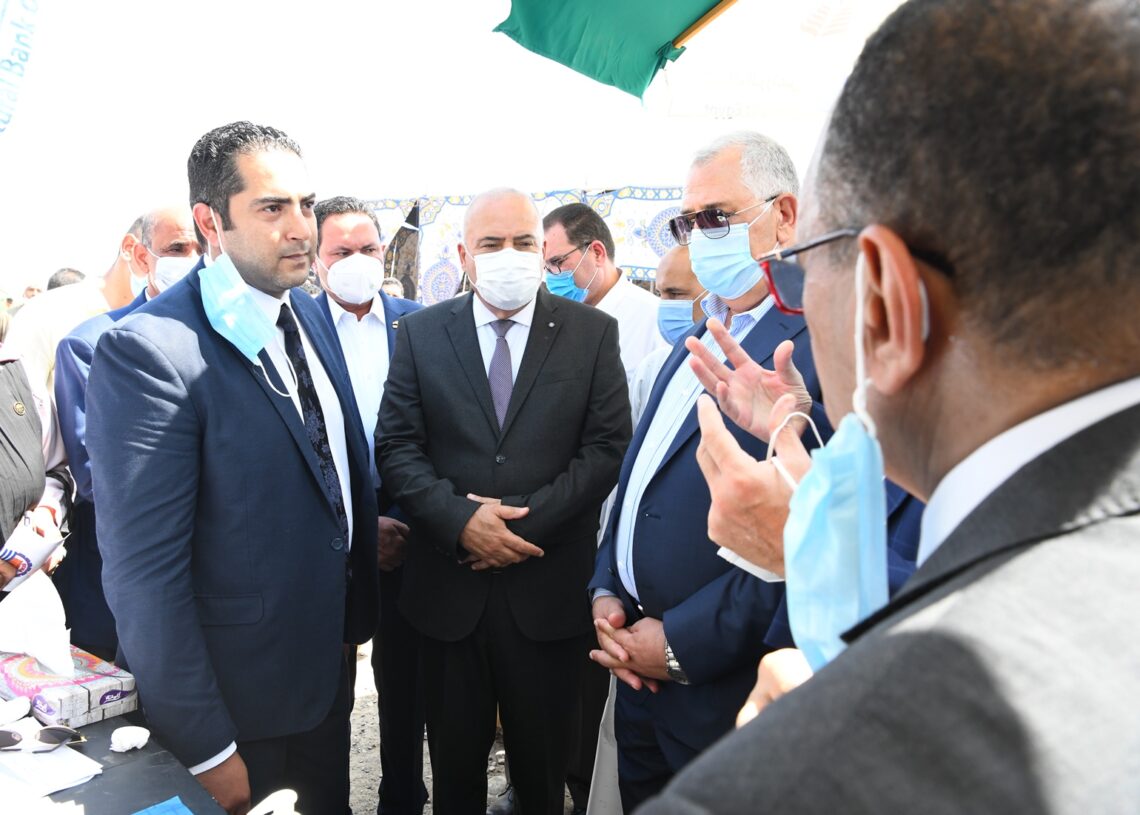 رئيس البنك الزراعى: "باب رزق" يوفر قروضًا ميسرة .. بصورة البطاقة الشخصية 26 - جريدة المساء