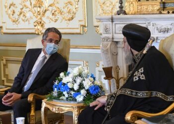 العنانى والبابا تواضروس مع شباب ملتقى لوجوس فى قصر عابدين 27 - جريدة المساء