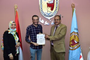جامعة سوهاج تكرم الطلاب الفائزين فى المسابقة الفنية بكلية التربية النوعية 21 - جريدة المساء