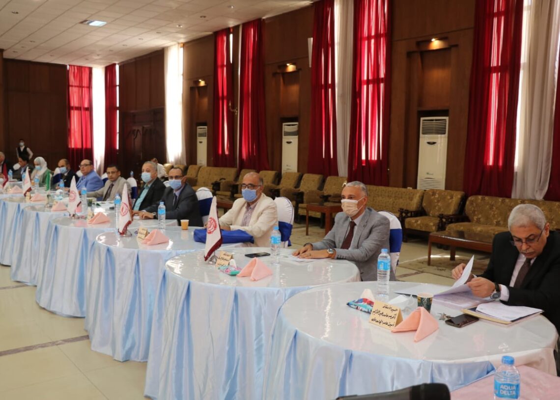 "مختارات من إنجازات جامعة المنوفية" .. هدية «مبارك» لأعضاء مجلس الجامعة 19 - جريدة المساء