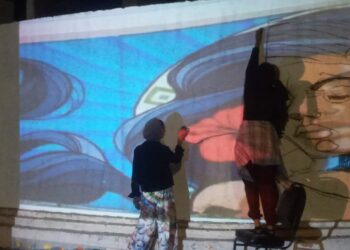 خريجو الفنون الجميلة يرفعون   كفاءة الجداريات بمدخل المركز التجارى بالقصير 31 - جريدة المساء