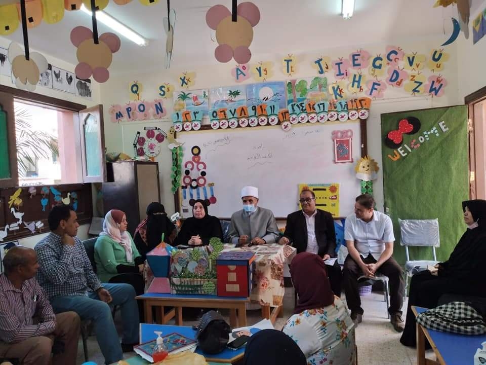 رئيس منطقة البحر الأحمر الأزهرية يتابع فعاليات ورش عمل معلمات رياض الأطفال بمعهد الغردقة الإبتدائى 19 - جريدة المساء