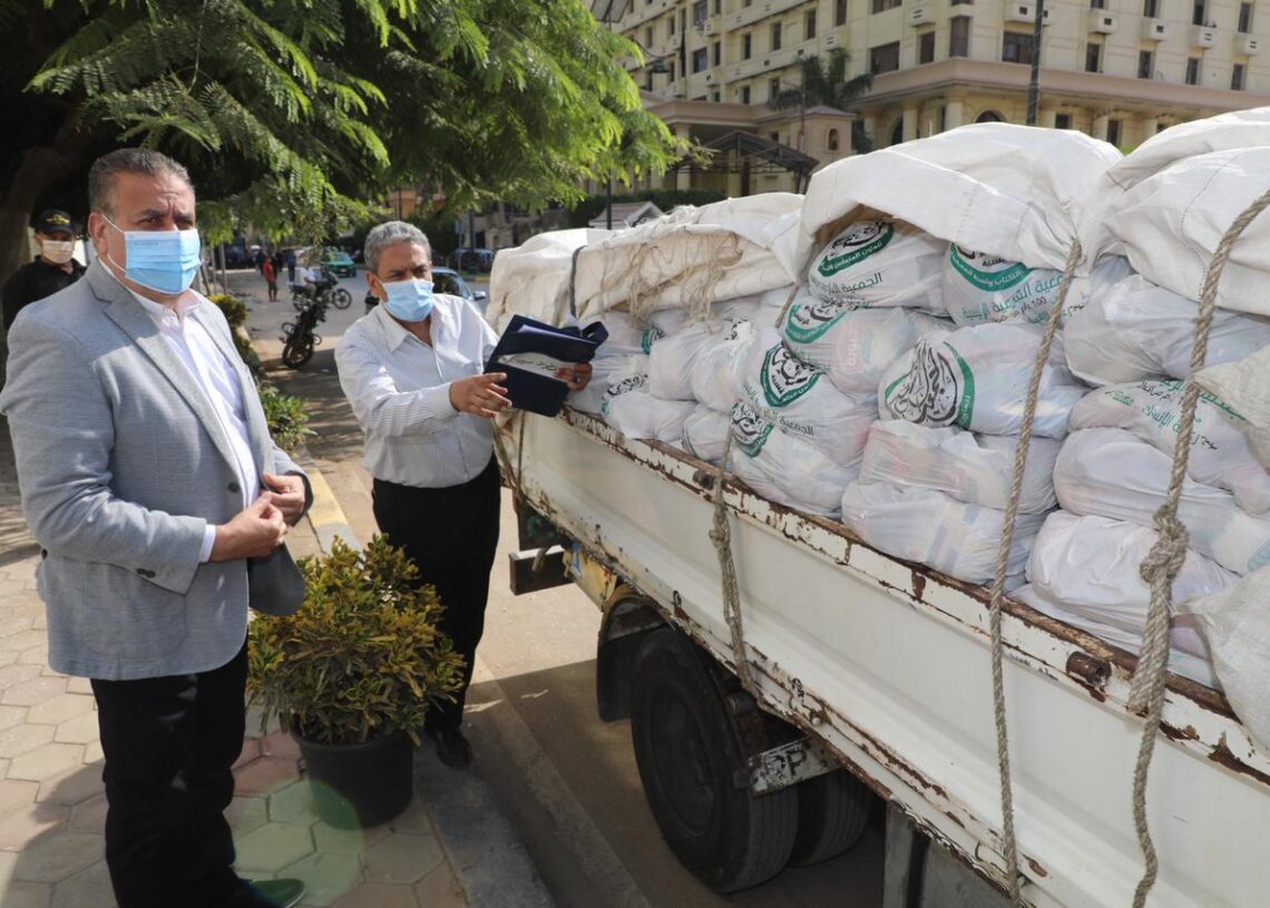 لحوم ومواد غذائية وشنط مدرسية للأسر الأولي بالرعاية .. بالمنوفية 19 - جريدة المساء