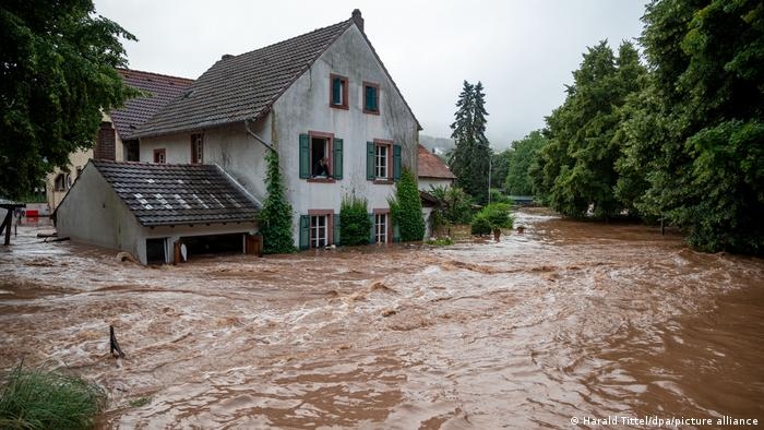 فرنسا: فيضانات عارمة تتسبب في انقطاع الكهرباء في إقليم جارد 18 - جريدة المساء فرنسا: فيضانات عارمة تتسبب في انقطاع الكهرباء في إقليم جارد 17 - جريدة المساء