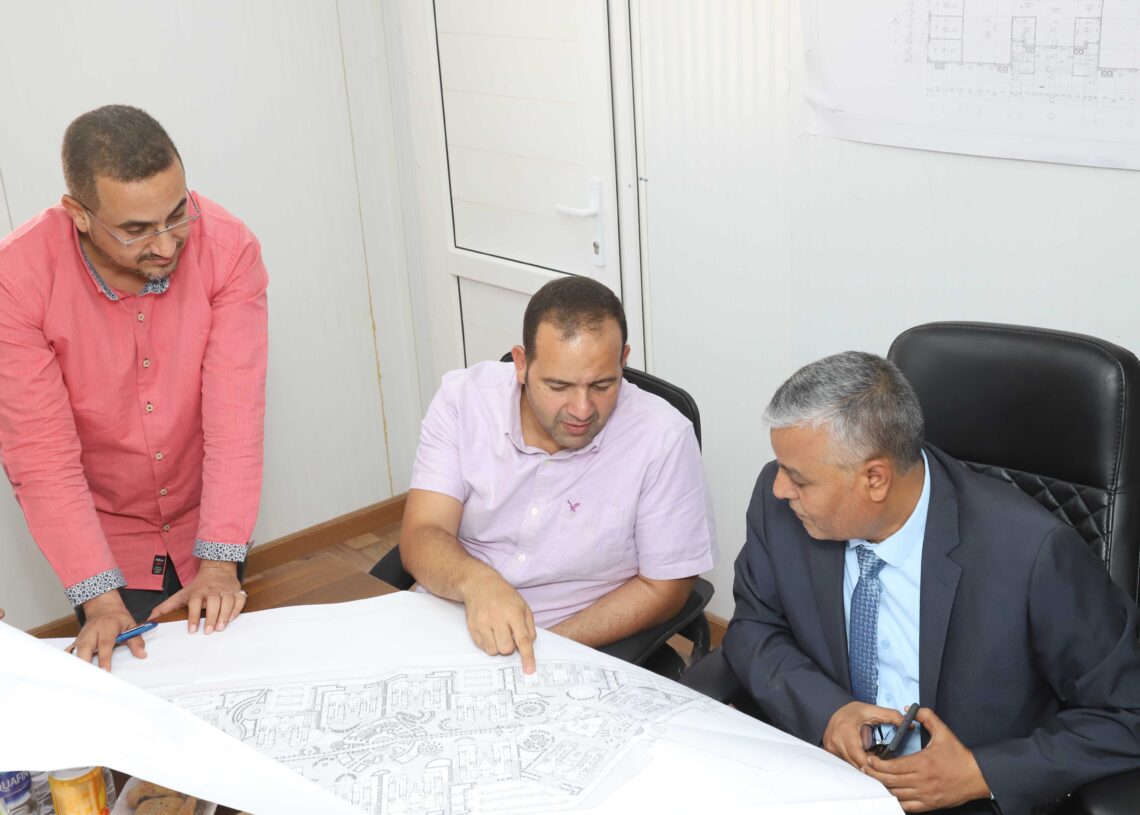 رئيس جامعة جنوب الوادي ومساعد وزير التعليم العالي يتفقدان منشآت الجامعة الأهلية 17 - جريدة المساء