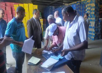 ضبط 3 مصانع تعبئة بدون ترخيص وسلع منتهية وغير صالحة للاستهلاك بأسيوط 27 - جريدة المساء