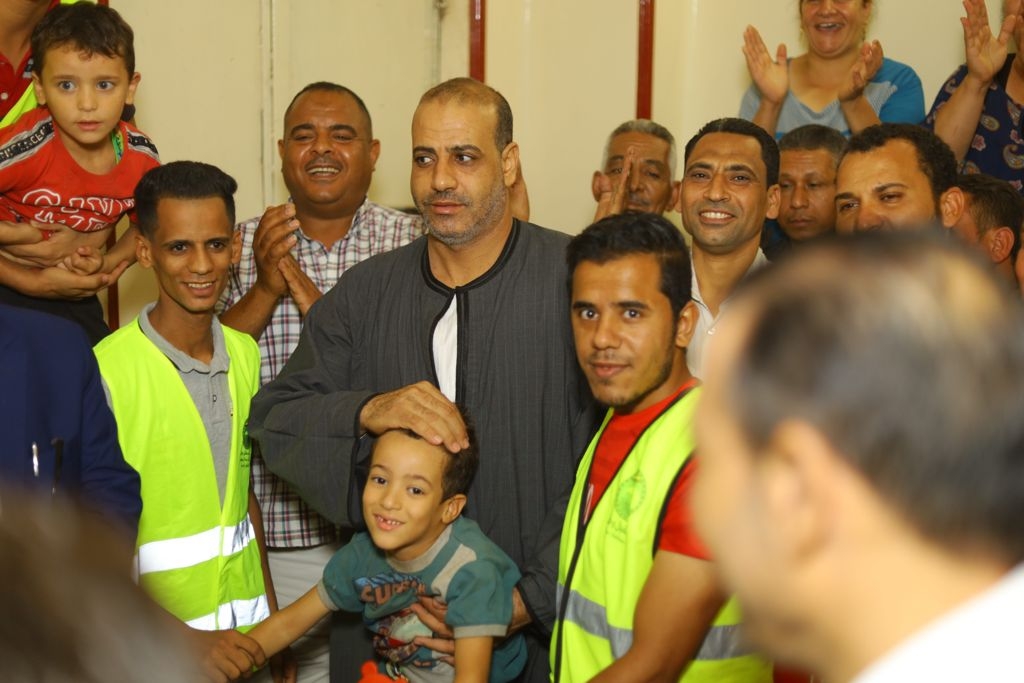 مستقبل وطن أسيوط يقدم هدية الرئيس للطفل المخطوف وأسرته بساحل سليم 19 - جريدة المساء