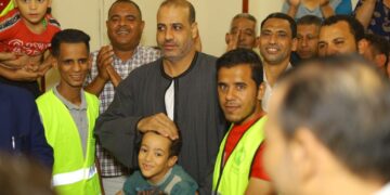 مستقبل وطن أسيوط يقدم هدية الرئيس للطفل المخطوف وأسرته بساحل سليم 1 - جريدة المساء