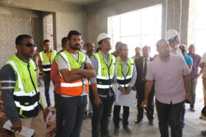 رئيس جامعة جنوب الوادي ومساعد وزير التعليم العالي يتفقدان منشآت الجامعة الأهلية 25 - جريدة المساء