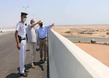 محافظ جنوب سيناء يتفقد كوبري كمين "شرم الشيخ - دهب" ويوجه بتطوير المنطقة المحيطة 29 - جريدة المساء