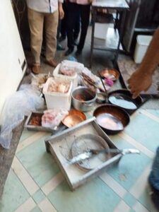غلق مطعمين للمشويات بالزقازيق لتقديمهما مأكولات غير مطابقة للإشتراطات الصحية 23 - جريدة المساء