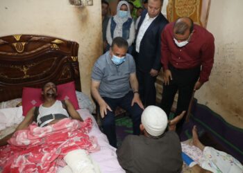 في لفتة إنسانية .. محافظ المنوفية يقدم مساعدة مالية ومواد غذائية لمصابى لقمة العيش بـ"شنوان" 19 - جريدة المساء