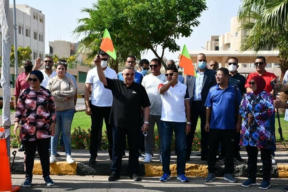وزير الشباب والرياضة ومحافظ البحر الأحمر يطلقان شارة بدء ماراثون الجري والدراجات بالغردقة 19 - جريدة المساء