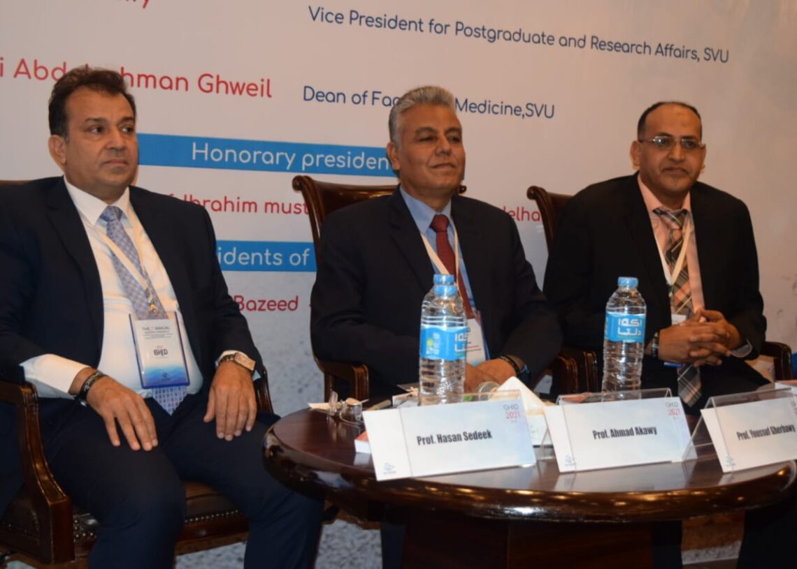 بحضور ٢٥٠ استاذ وباحث وطبيب .. بدء جلسات المؤتمر العلمى الخامس لقسم الجهاز الهضمى والكبد بطب قنا 18 - جريدة المساء