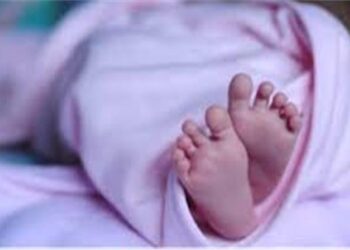 العثور على طفل رضيع فى مدخل عماره بنجع حمادى 24 - جريدة المساء