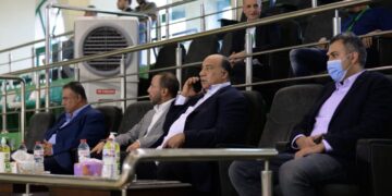 مصيلحي "و "رئيس مجلس الأمة والكويتي " يتابعان مباراة بيروت والبطائح الإماراتي 1 - جريدة المساء