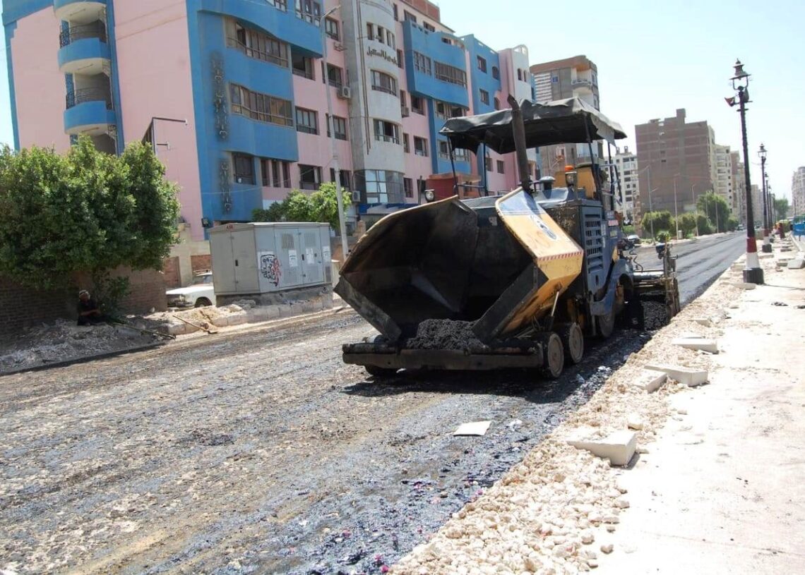 متابعات ميدانية من الجهاز التنفيذي لأعمال الرصف بنطاق المحافظة . 20 - جريدة المساء متابعات ميدانية من الجهاز التنفيذي لأعمال الرصف بنطاق المحافظة . 19 - جريدة المساء