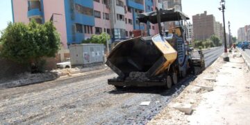 متابعات ميدانية من الجهاز التنفيذي لأعمال الرصف بنطاق المحافظة . 2 - جريدة المساء متابعات ميدانية من الجهاز التنفيذي لأعمال الرصف بنطاق المحافظة . 1 - جريدة المساء