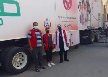 سيارة فحص سرطان السدي تصل مستشفي مطروح العام 19 - جريدة المساء