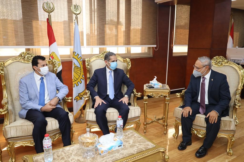 محافظ الغربية ورئيس جامعة طنطا يستقبلان وزير الشباب والرياضة 17 - جريدة المساء