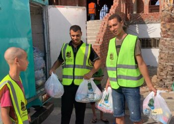 توزيع شنط مواد غذائية للأسر أكثر احتياجًا بالغردقة 31 - جريدة المساء