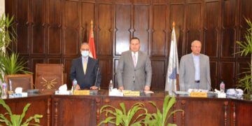 رئيس جامعة الاسكندرية يطالب وكلاء الكليات بتسخير البحث العلمي لدعم الصناعة الوطنية 1 - جريدة المساء