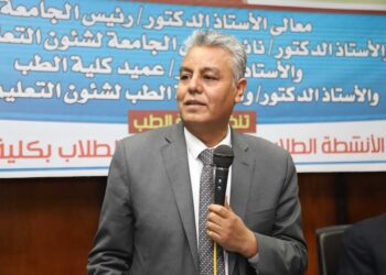 الاستاذ الدكتور يوسف غرباوى رئيس جامعة جنوب الوادي