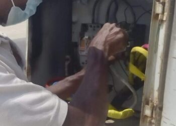 صيانة خلايا أعمدة الإنارة بقرية "الحمراوين" .. بالقصير 21 - جريدة المساء