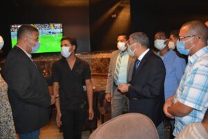 فى جولة مفاجئة لمحافظ المنيا.. غلق 6 مقاهى وتحرير محاضر إشغالات لعدد من المحال والمطاعم 29 - جريدة المساء