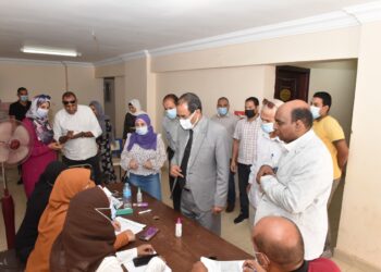 جامعة سوهاج تواصل تطعيم منتسبيها بلقاح فيروس كورونا 26 - جريدة المساء