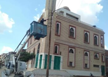 إصلاح خلية كهربائية وصيانة كشافات الإنارة في بيلا 23 - جريدة المساء