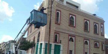 إصلاح خلية كهربائية وصيانة كشافات الإنارة في بيلا 9 - جريدة المساء