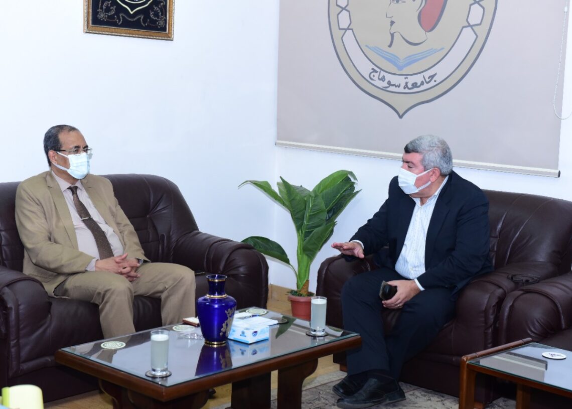 رئيس جامعة سوهاج يجتمع بالشركة الوطنية لمتابعة مشروعي المستشفي الجديد والجراحات التخصصية 19 - جريدة المساء