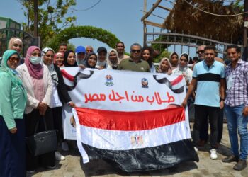 طلاب كلية التربية بالغردقة يشاركون فى مبادرة "هنجملها" 28 - جريدة المساء