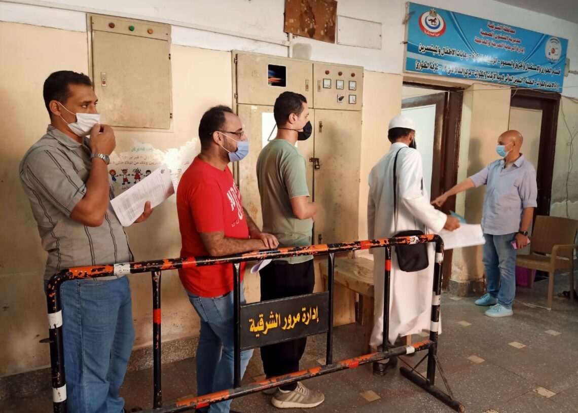 وكيل وزارة الصحة بالشرقية يتابع تطعيم المواطنين والمسافرين بلقاح كورونا بديوان المديرية 19 - جريدة المساء وكيل وزارة الصحة بالشرقية يتابع تطعيم المواطنين والمسافرين بلقاح كورونا بديوان المديرية 18 - جريدة المساء