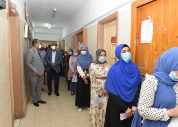 رئيس جامعة المنوفية يتفقد مركز تطعيم كورونا 19 - جريدة المساء