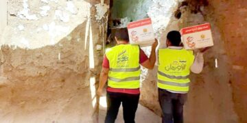 استمرار توزيع 12 ألف كرتونة و1500 قطعة ملابس بأسيوط 2 - جريدة المساء استمرار توزيع 12 ألف كرتونة و1500 قطعة ملابس بأسيوط 1 - جريدة المساء