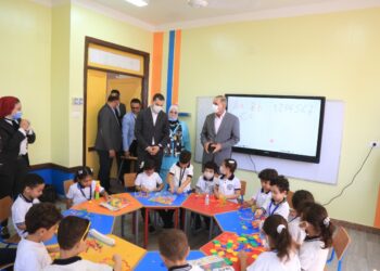 .. محافظ كفر الشيخ يتفقد  الدراسة في الأسبوع الأول بالمدرسة الدولية الحكومية للغات 23 - جريدة المساء