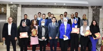 وزير الشباب والرياضة يكرم الفائزين بالمعرض الدولي للمبتكرين والمخترعين 1 - جريدة المساء وزير الشباب والرياضة مع المكرمين